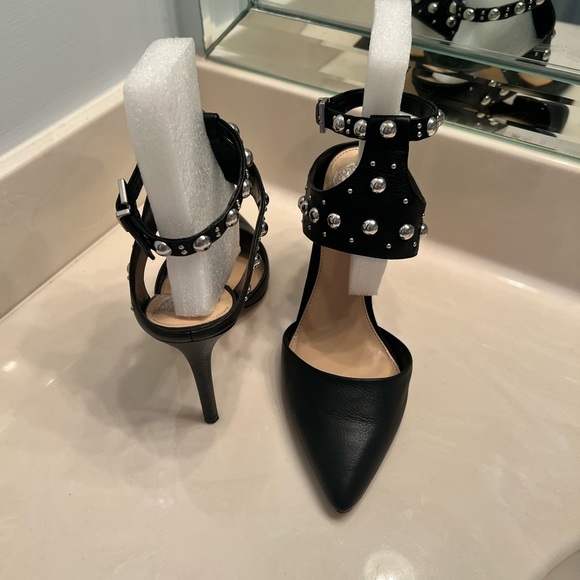 Stunning Vince Camuto Studded Buttery Leather Heels - Picture 3 of 6